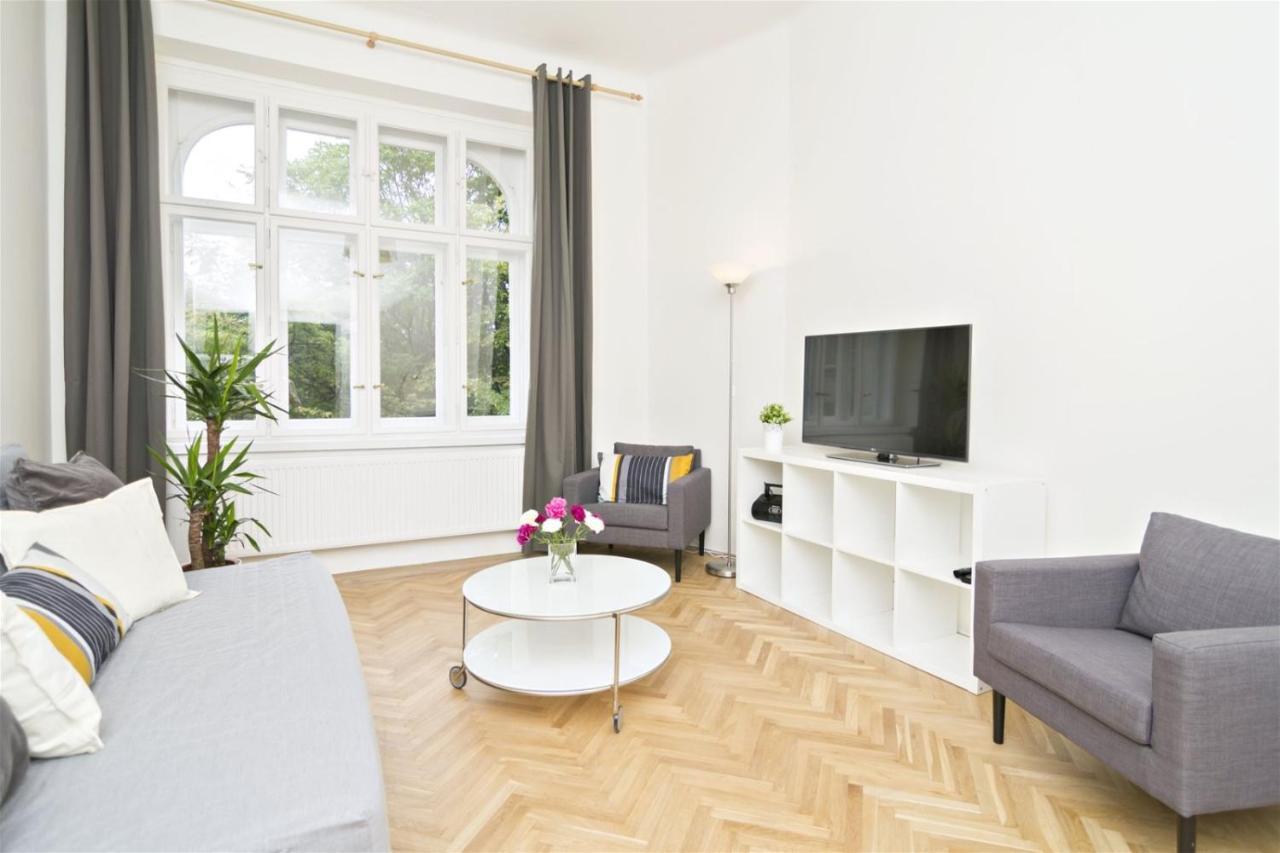 Apartments With 2 Bathrooms- 5 Minutes From Old Town - 102 M2 Prague Exterior photo
