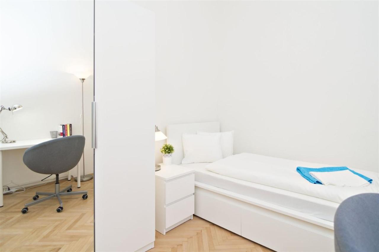 Apartments With 2 Bathrooms- 5 Minutes From Old Town - 102 M2 Prague Exterior photo