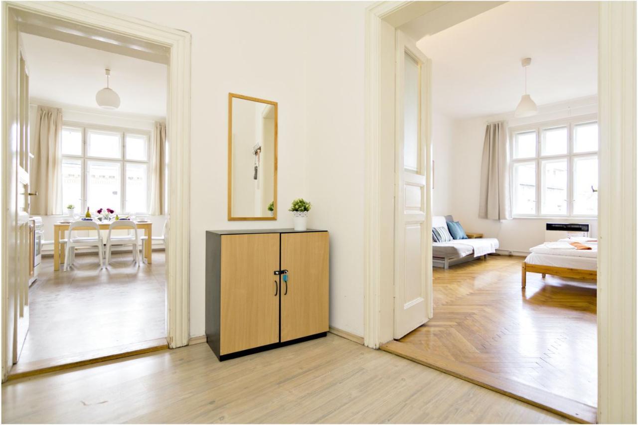 Apartments With 2 Bathrooms- 5 Minutes From Old Town - 102 M2 Prague Exterior photo